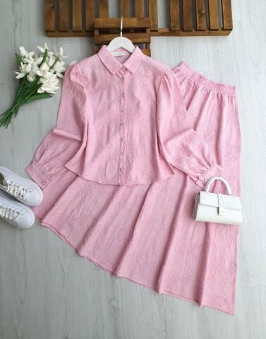 Nuzgi Kendinden Nakışlı Jakarlı Çilek Kumaş Takım