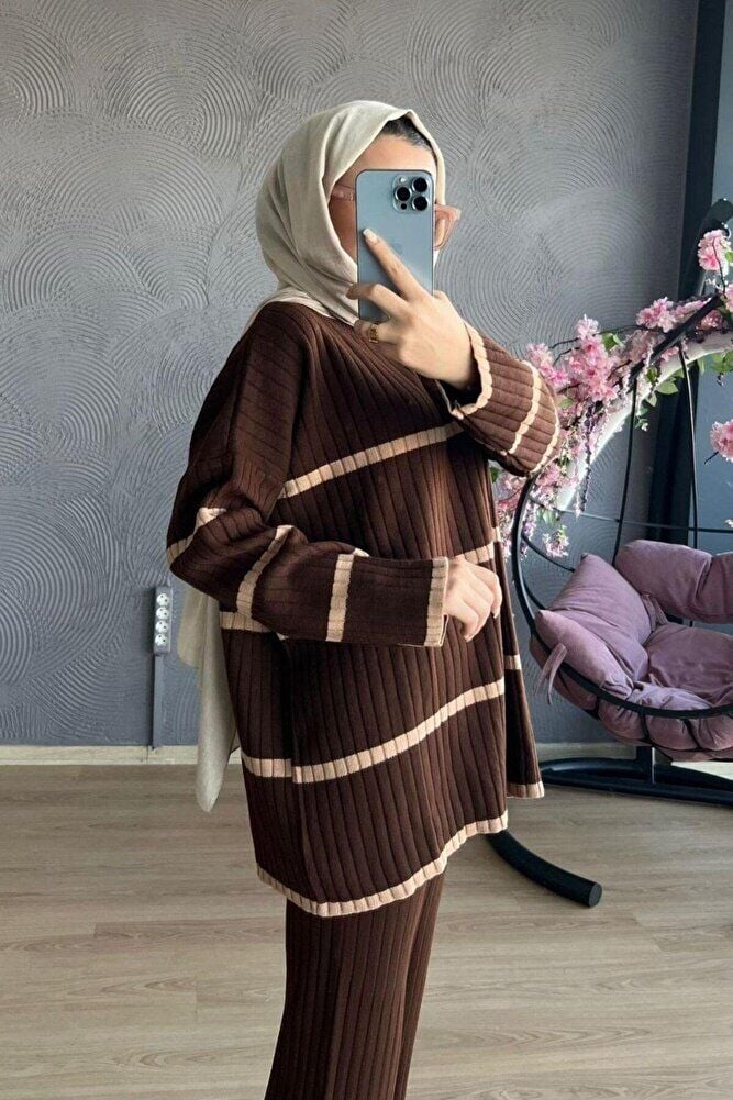 Iki Renkli Mevsimlik Ince Kumaş Triko Takım Bisküvi