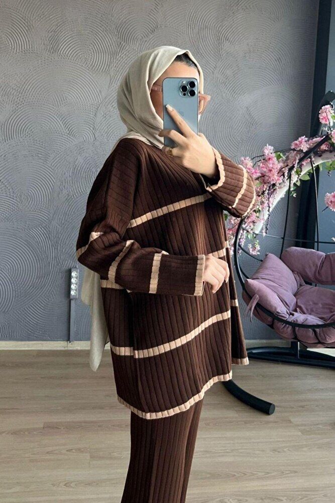 Iki Renkli Mevsimlik Ince Kumaş Triko Takım Bisküvi