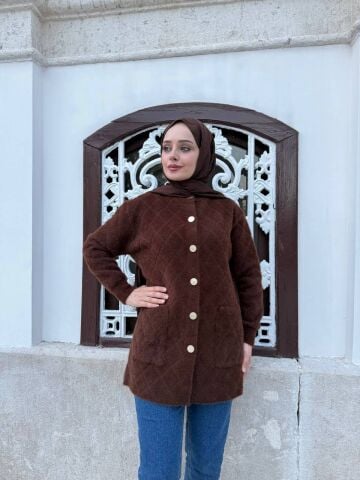 Altın Düğme Detaylı Baklava Desenli Yumoş Hırka